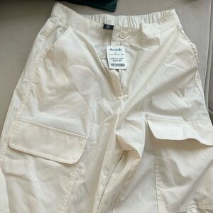 Beige pants jogger style with pockets